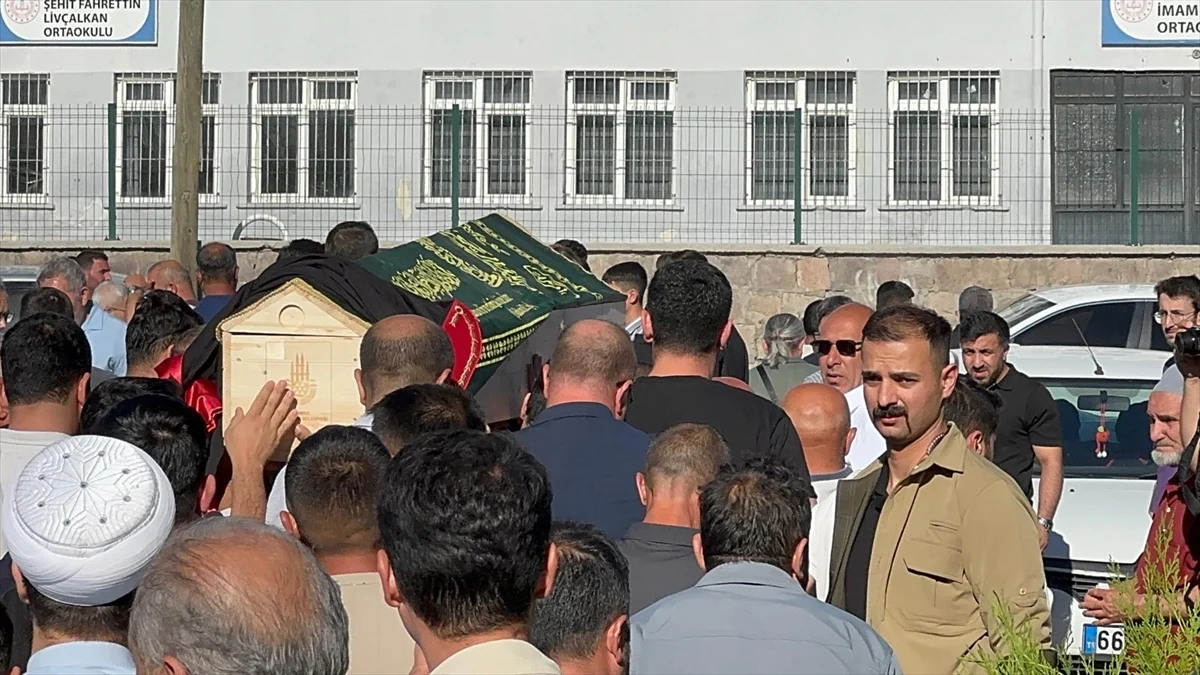 İstanbul'da denizde boğulan hakim ve savcı yardımcısı Aslan'ın cenazesi Kayseri'de toprağa verildi