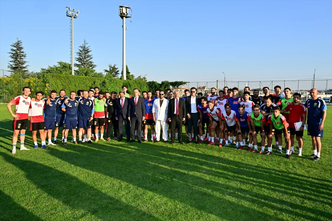 Eskişehir Valisi Yılmaz ile AK Parti Milletvekili Hatipoğlu Eskişehirspor'u ziyaret etti