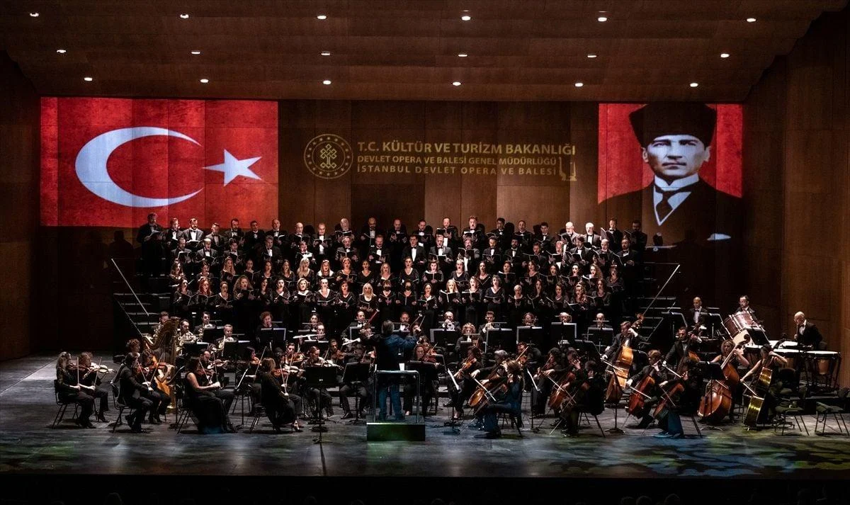 Cumhuriyet Marşı Yayında