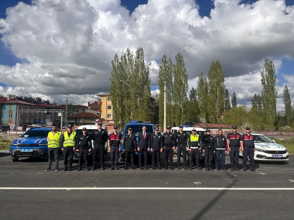 Ulaş Kaymakamı Eskimez, trafik denetimi yapan güvenlik güçlerini ziyaret etti