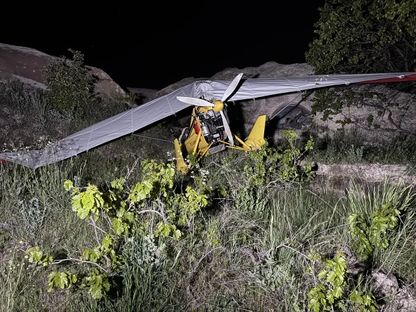 Nevşehir'de acil iniş yapan microlighttaki pilot ve yolcu yaralandı