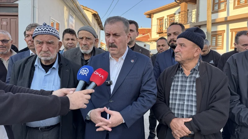 BBP Genel Başkanı Destici, Eskişehir'de bayram namazı sonrası konuştu