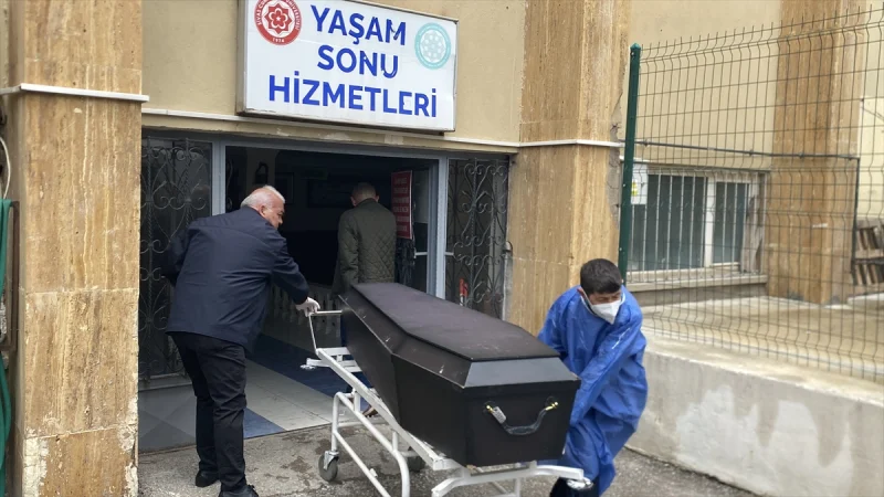 Sivas'ta KKKA hastalığı şüphesiyle tedavi gören kişi hayatını kaybetti