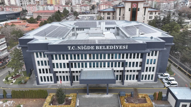 Niğde Belediyesi, hizmet binasında kullandığı enerjiyi güneş ve rüzgardan karşılayacak