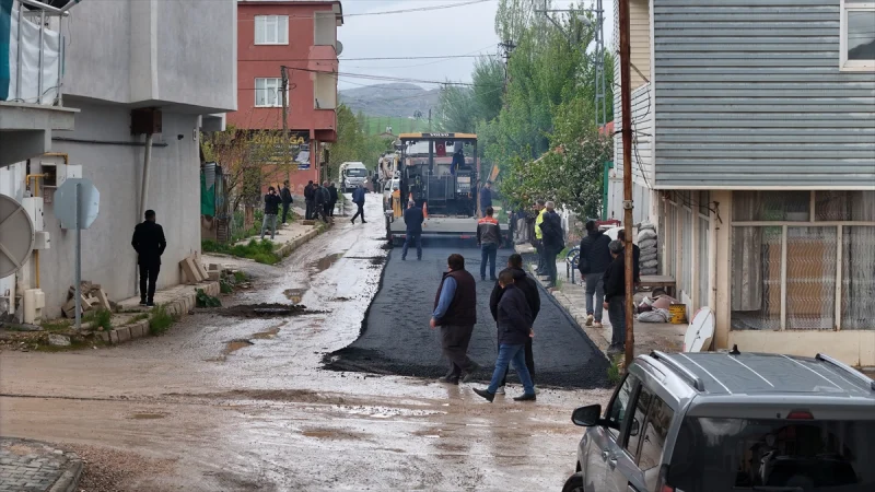 Büyükşehir Belediyesinden Sarız'da yol yapım ve onarım çalışması