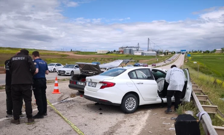 Kırıkkale'de iki otomobilin çarpıştığı kazada 1 kişi öldü, 8 kişi yaralandı