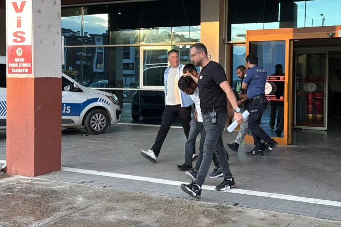 Konya'da araçlarında uyuşturucu ele geçirilen 2 şüpheli tutuklandı