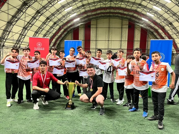 Hacı Bayram Veli Spor Ortaokulu krikette Türkiye şampiyonu oldu