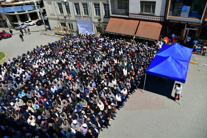 Kayseri Vali Yardımcısı Esmer'in cenazesi memleketi Trabzon'da defnedildi