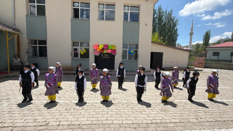 Ulaş'ta ana sınıfı öğrencileri yıl sonu programı düzenledi