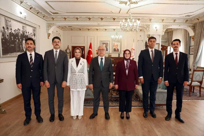 Sivas Valisi Şimşek merkez stajına katılacak kaymakamlarla bir araya geldi