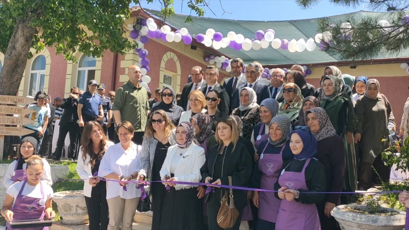 Aydıncık'ta kafe ve taş işleme atölyesi