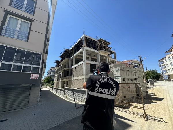 Karaman'da inşattan düşen işçi ağır yaralandı