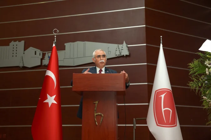 AYM Başkanı Özkaya, Hacettepe Üniversitesi Hukuk Fakültesinin mezuniyet töreninde konuştu