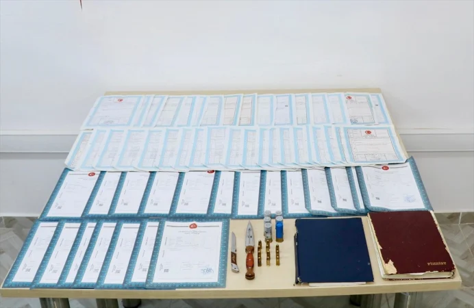 Kırşehir'de "tefecilik" yaptıkları iddiasıyla 4 zanlı tutuklandı