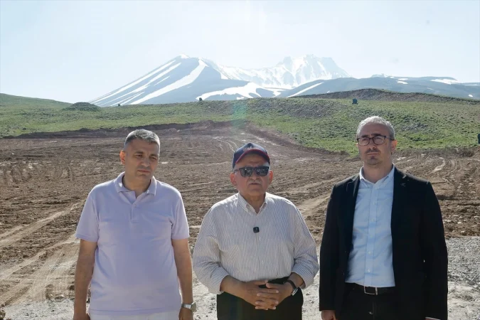 Erciyes Develi Kapı'da yürüyen bant sistemi yapılıyor
