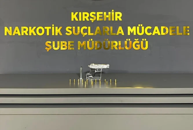 Kırşehir'de ruhsatsız silah ele geçirildi