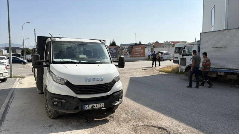 Eskişehir'de kamyonetle otomobilin çarpıştığı kazada 1 kişi yaralandı