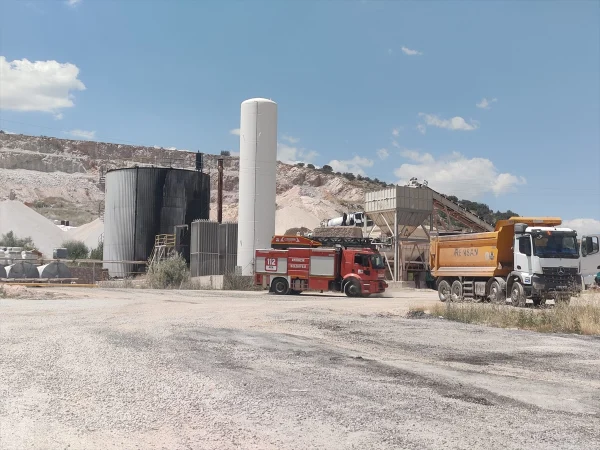 Yozgat'ta asfalt plentindeki yangın söndürüldü