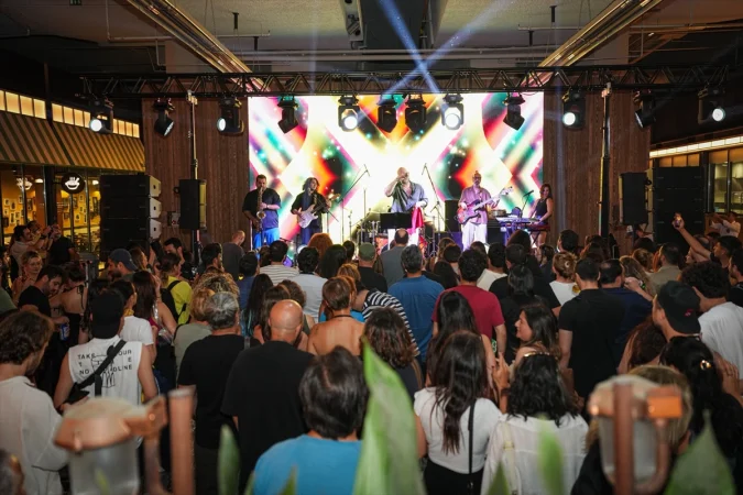 QNB Terminal Kadıköy'de 7DE7'nin birinci yılı Yaz Konserleri Serisi ile kutlandı