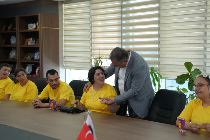 Çubuk Belediye Başkanı Demirbaş'a engelliler ile ailelerinden ziyaret