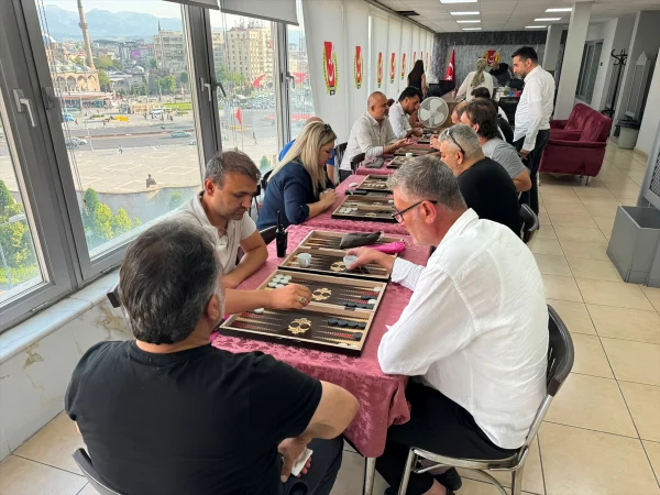 Kayseri Gazeteciler Cemiyeti'nde tavla turnuvası düzenlendi