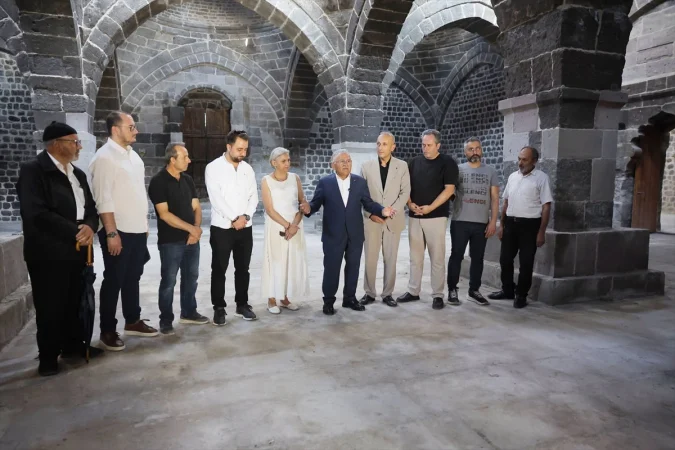 Başkan Büyükkılıç restorasyonu tamamlanan 5 asırlık bedesteni inceledi