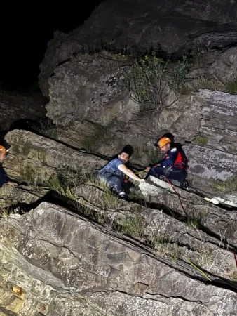 Sivas'ta dağda mahsur kalan kişiyi AFAD ekipleri kurtardı