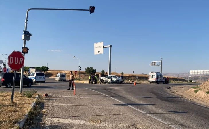 Kırıkkale'de iki otomobilin çarpıştığı kazada 4 kişi yaralandı