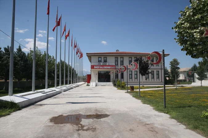 15 TEMMUZ DEMOKRASİ ZAFERİNİN 10. YILI - 15 Temmuz kahramanı şehit Halisdemir'in anıları memleketindeki kültür merkezinde yaşatılıyor