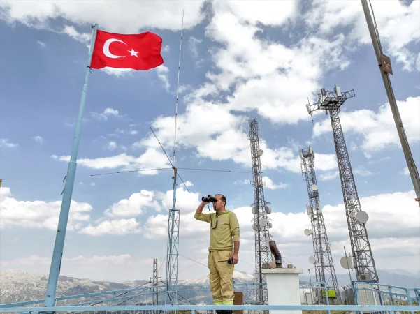 İki bin metre yüksekte 19 yıldır "yeşil vatan" nöbeti tutuyor