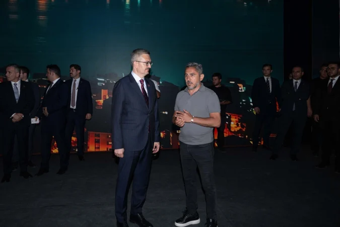 İletişim Başkanı Duran "İrade Bizim, Zafer Bizim" dijital zaman tünelini ziyaret etti