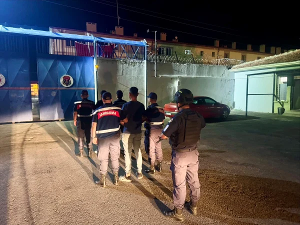 Nevşehir'de tarladan güneş enerji paneli çaldıkları iddiasıyla 3 zanlı tutuklandı