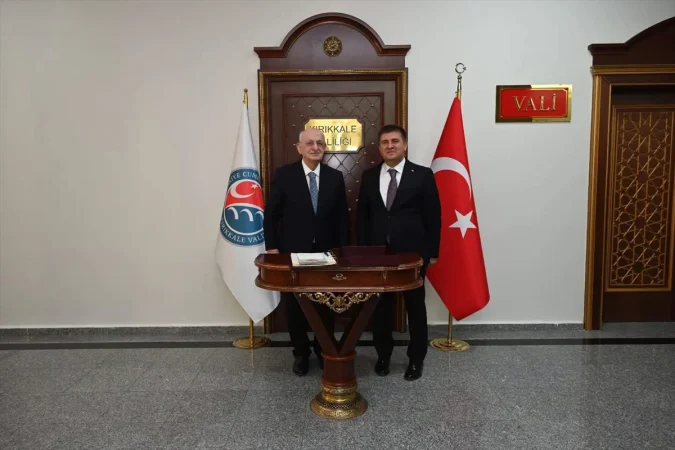 Eski TBMM Başkanı İsmail Kahraman, Kırıkkale'de ziyaretlerde bulundu