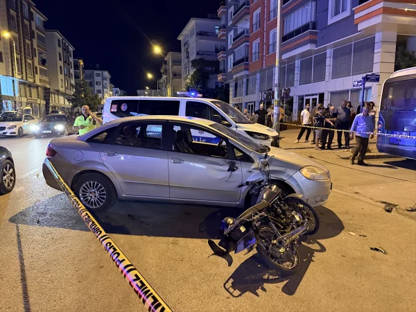 Çubuk'ta otomobille çarpışan motosiklet sürücüsü yaralandı