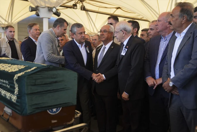 Eski CHP Genel Başkanı Deniz Baykal'ın eşi Olcay Baykal, başkentte son yolculuğuna uğurlandı