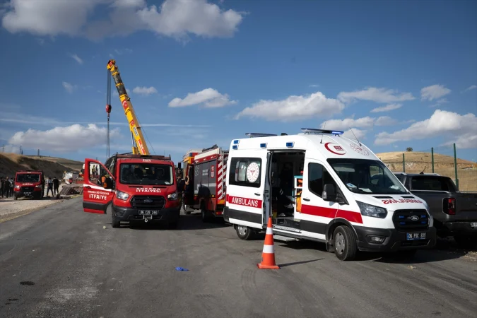 Ankara'da freni patlayan hafriyat kamyonunun karıştığı kazada 2 kişi öldü