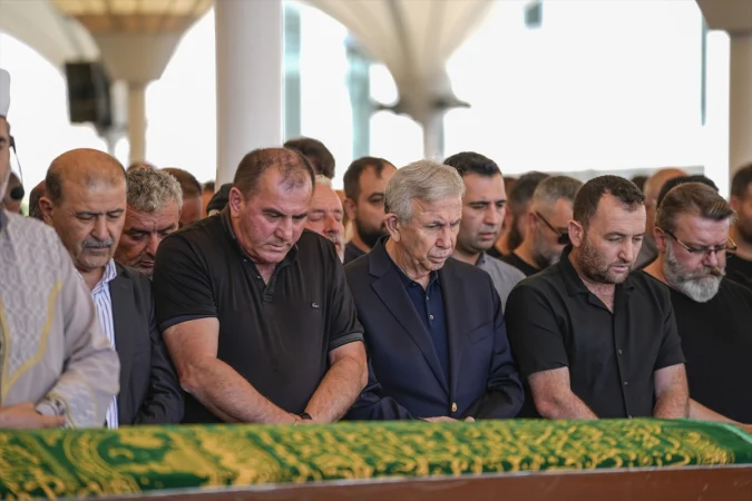 Ankara'da hafriyat kamyonunun karıştığı kazada hayatını kaybeden işçi son yolculuğuna uğurlandı