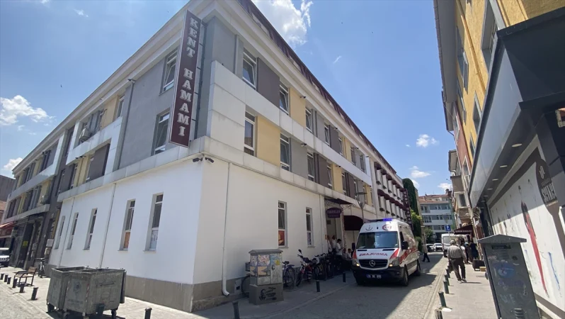 Eskişehir'de hamamın havuzunda hareketsiz halde bulunan kişi hastanede öldü