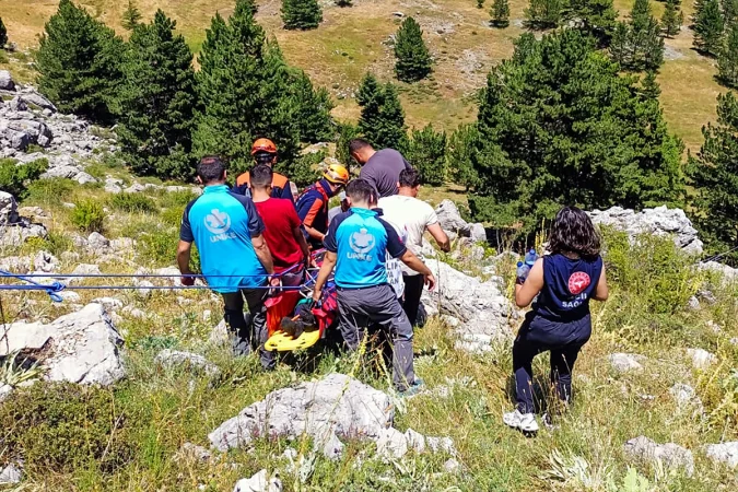 Konya'da kayalıklardan düşerek yaralanan kişi kurtarıldı