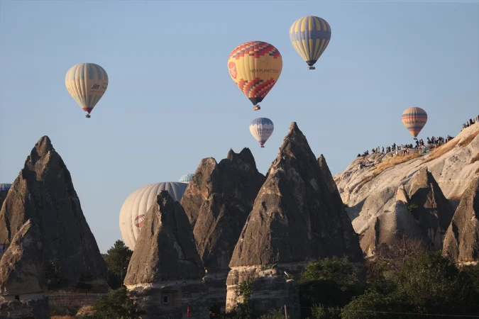 Kapadokya'da yılın ilk yarısında 250 bini aşkın turist balon turuna katıldı