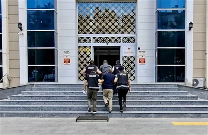 Kırşehir'de tapu işlemlerinde rüşvet aldıkları iddiasıyla 2 zanlı tutuklandı