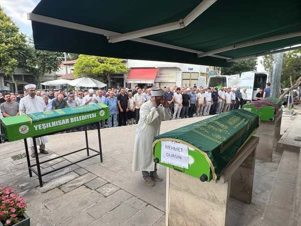 Samsun'da teknenin alabora olması sonucu ölen 3 kişi Kayseri'de toprağa verildi