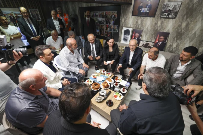 CHP Genel Başkanı Kılıçdaroğlu, Rüzgarlı İnşaat Malzemecileri Kooperatifini ziyaret etti