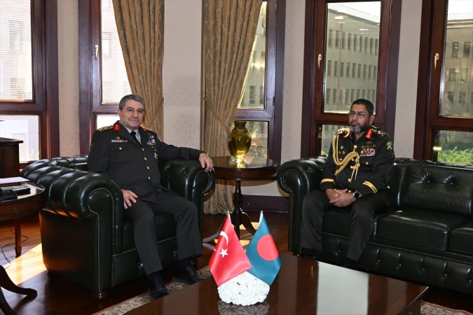Genelkurmay Başkanı Bayraktaroğlu, Bangladeş Kara Kuvvetleri Komutanı'nı kabul etti