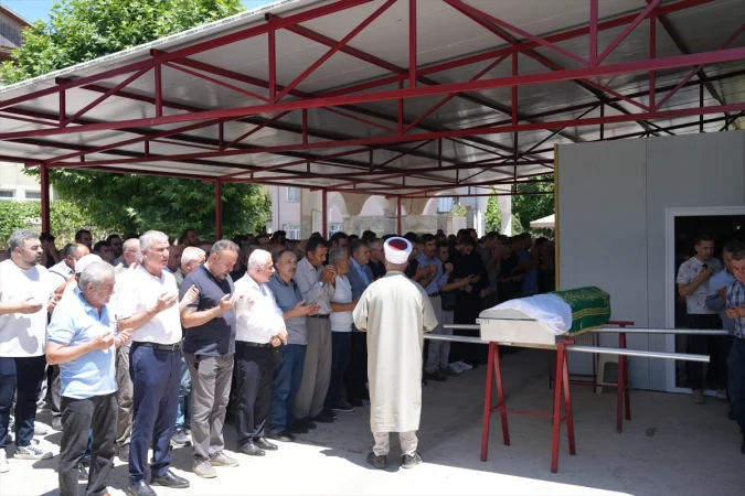 Çubuk'ta şehidin vefat eden annesinin cenazesi toprağa verildi