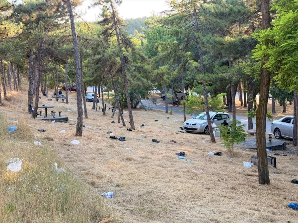 AK Parti Odunpazarı İlçe Gençlik Kolları'ndan Şelale Park'ta çevre temizliği
