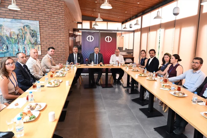 Eskişehir'de uluslararası öğrenciler Türkçe ve Türk Kültürü Yaz Okulu kapsamında Vali Yılmaz'la buluştu