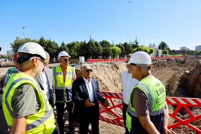 Başkan Büyükkılıç, Kartal Katlı Kavşağı'nda devam eden çalışmaları inceledi
