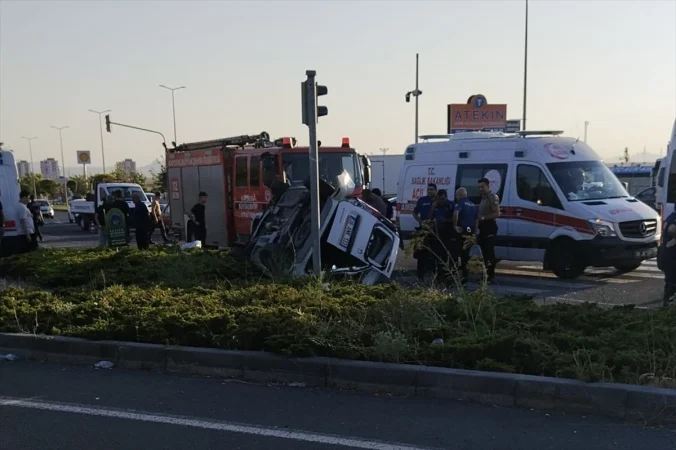 Kayseri'de otomobil ile hafif ticari aracın çarpıştığı kazada 4 kişi yaralandı